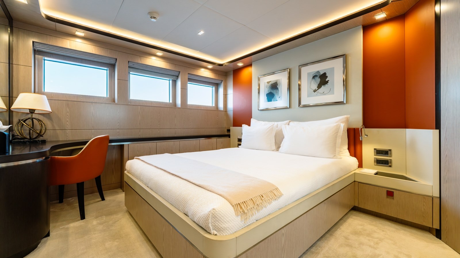 Bering Yachts Motor Yacht HEEUS For Sale