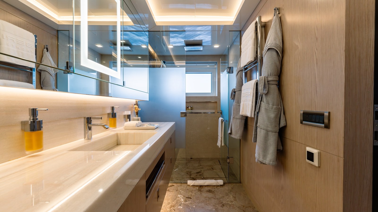 Bering Yachts Motor Yacht HEEUS For Sale