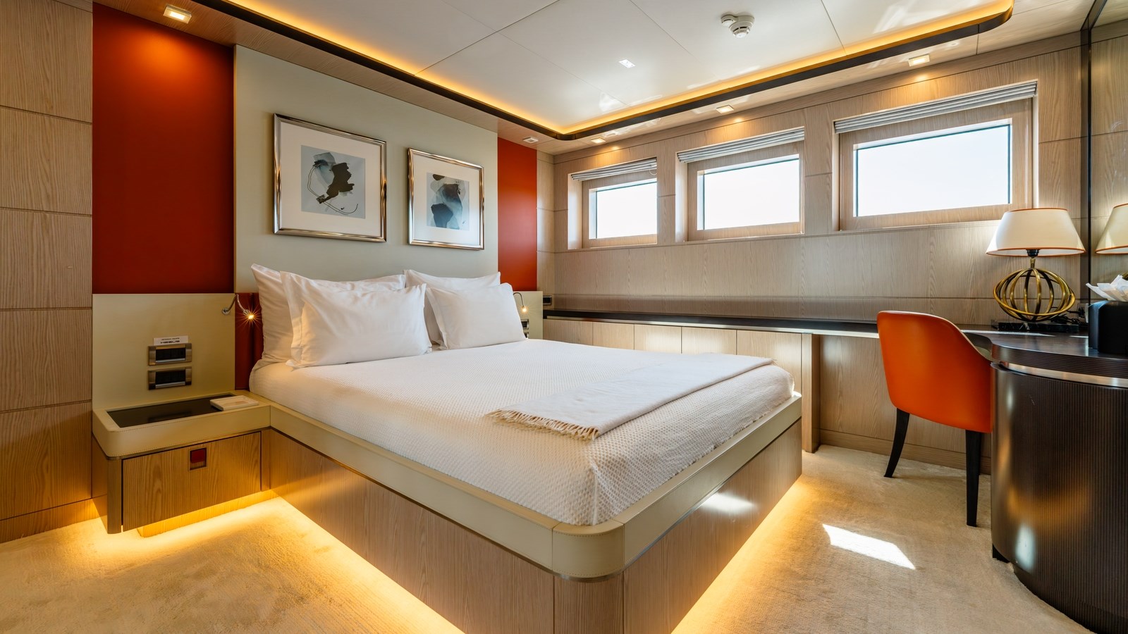 Bering Yachts Motor Yacht HEEUS For Sale