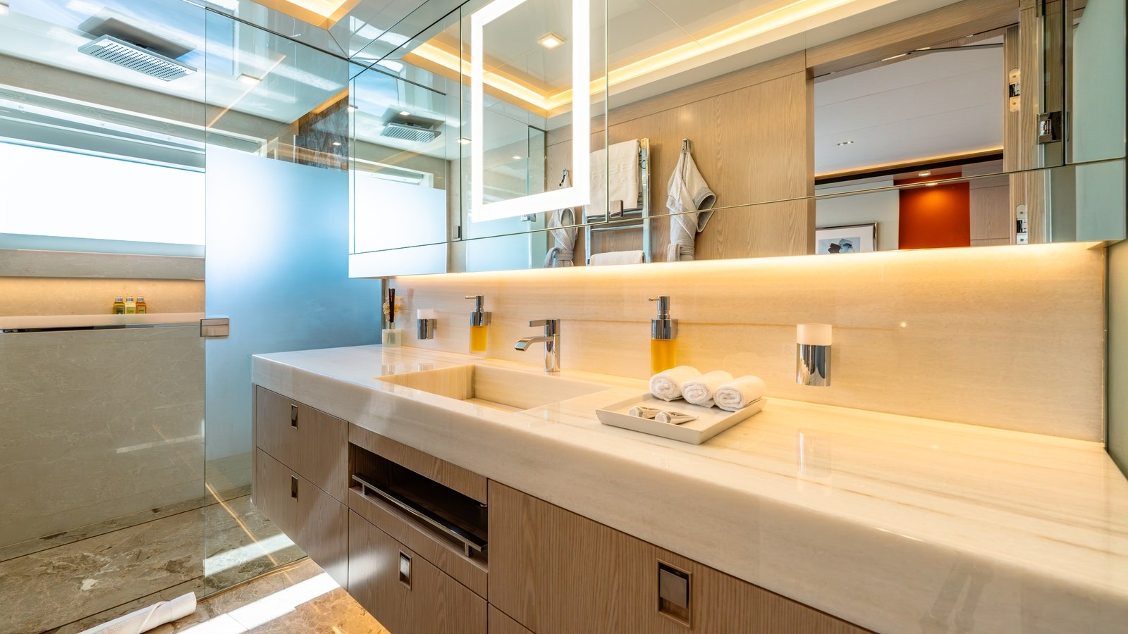 Bering Yachts Motor Yacht HEEUS For Sale