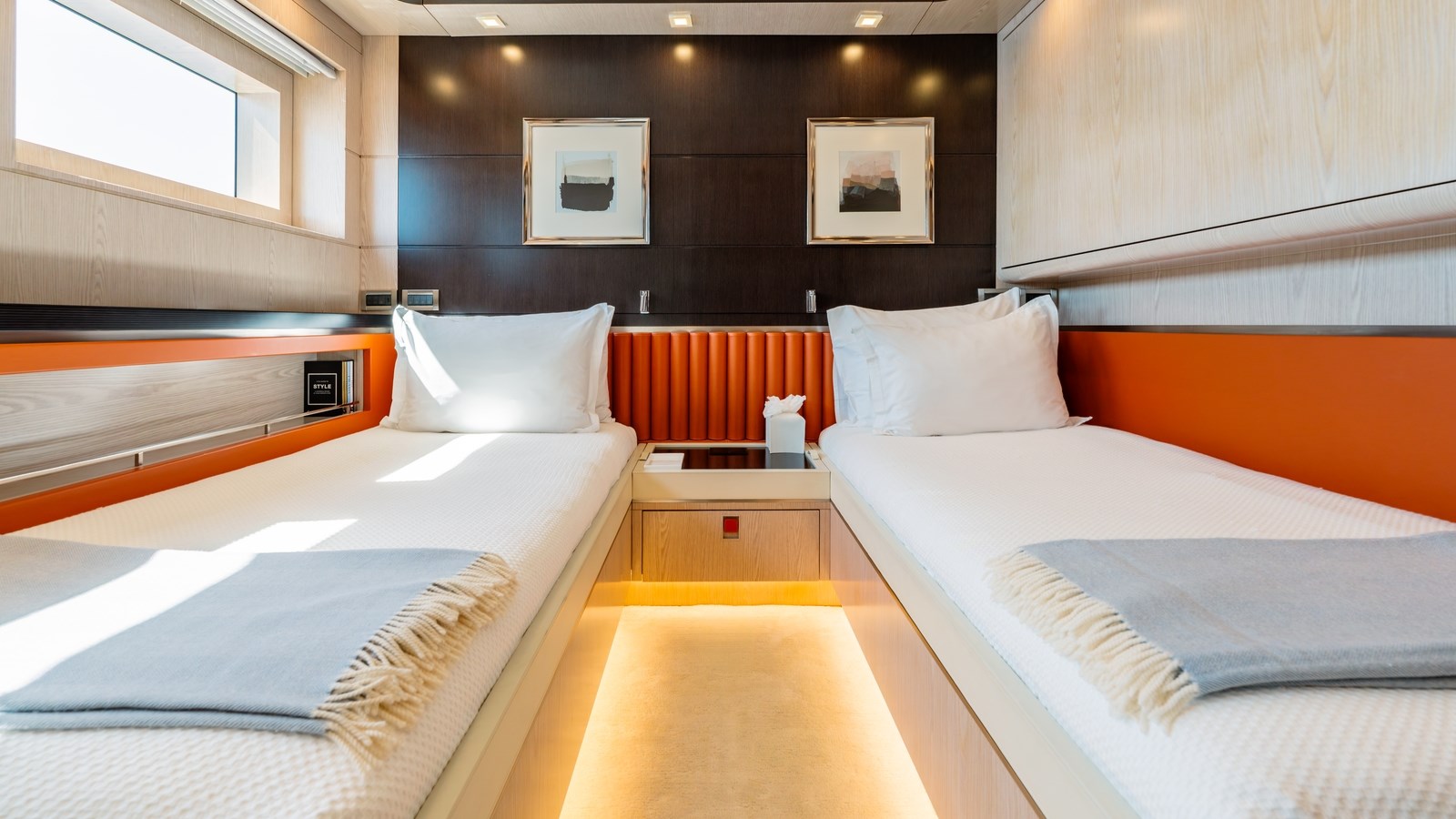 Bering Yachts Motor Yacht HEEUS For Sale