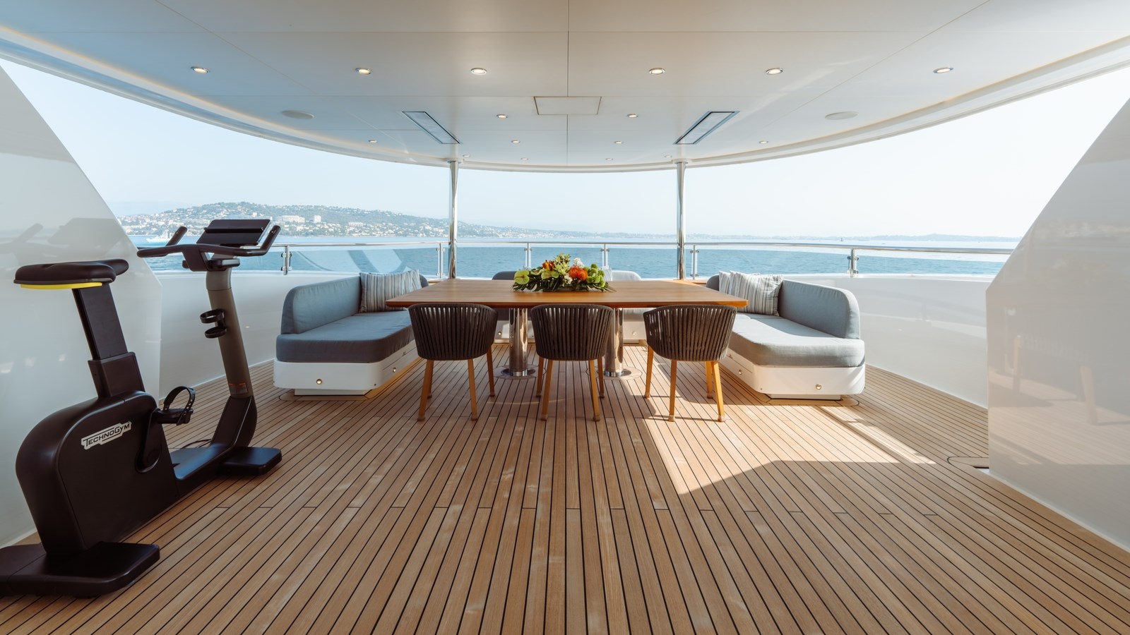 Bering Yachts Motor Yacht HEEUS For Sale