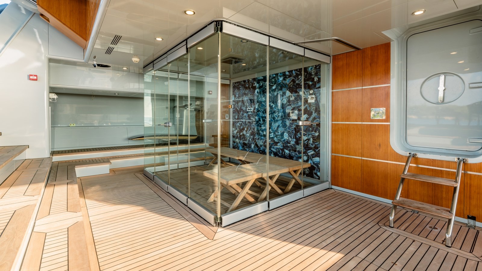 Bering Yachts Motor Yacht HEEUS For Sale