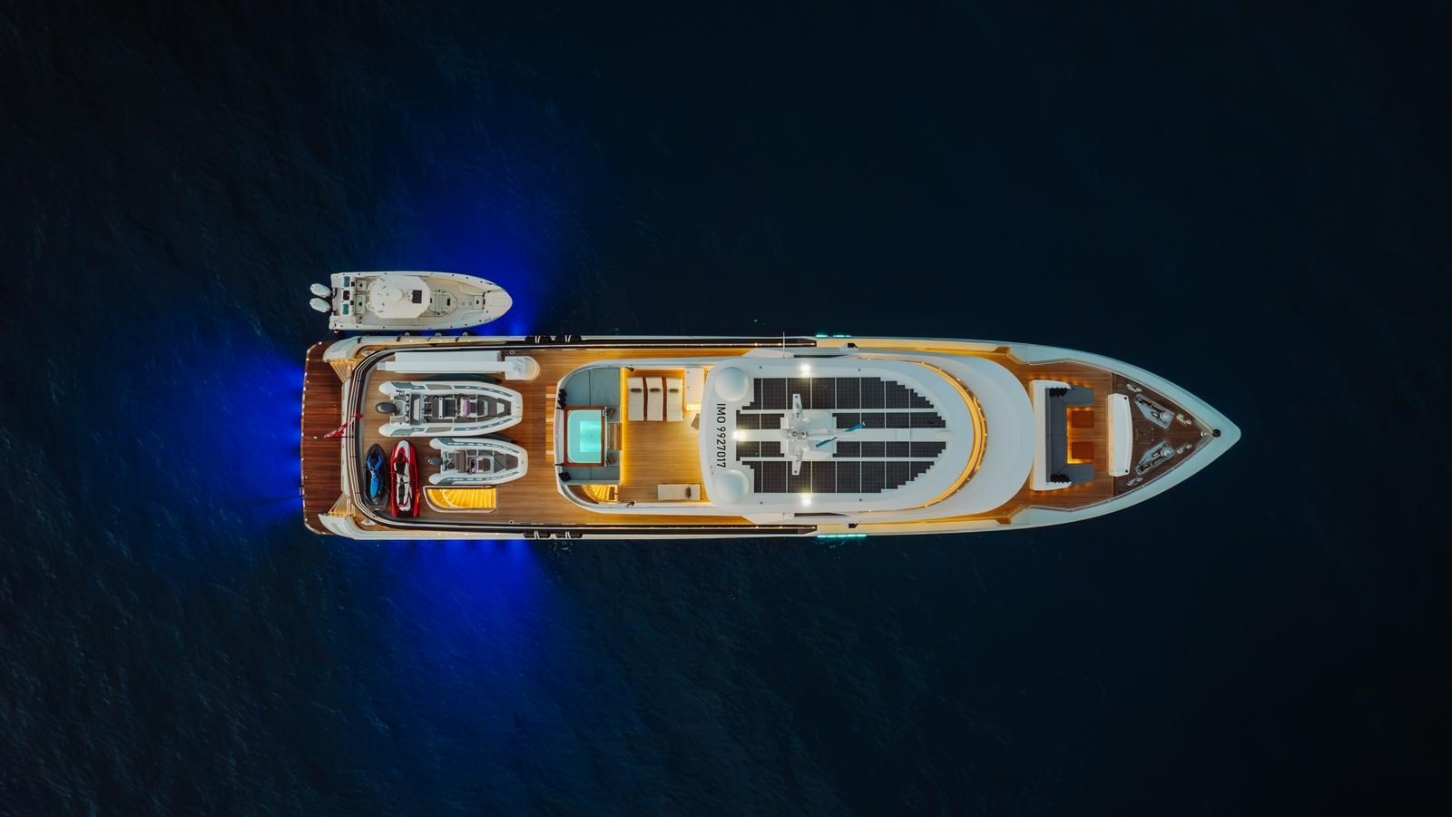 Bering Yachts Motor Yacht HEEUS For Sale