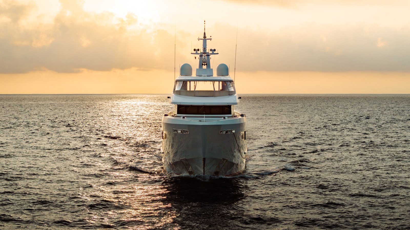 Bering Yachts Motor Yacht HEEUS For Sale