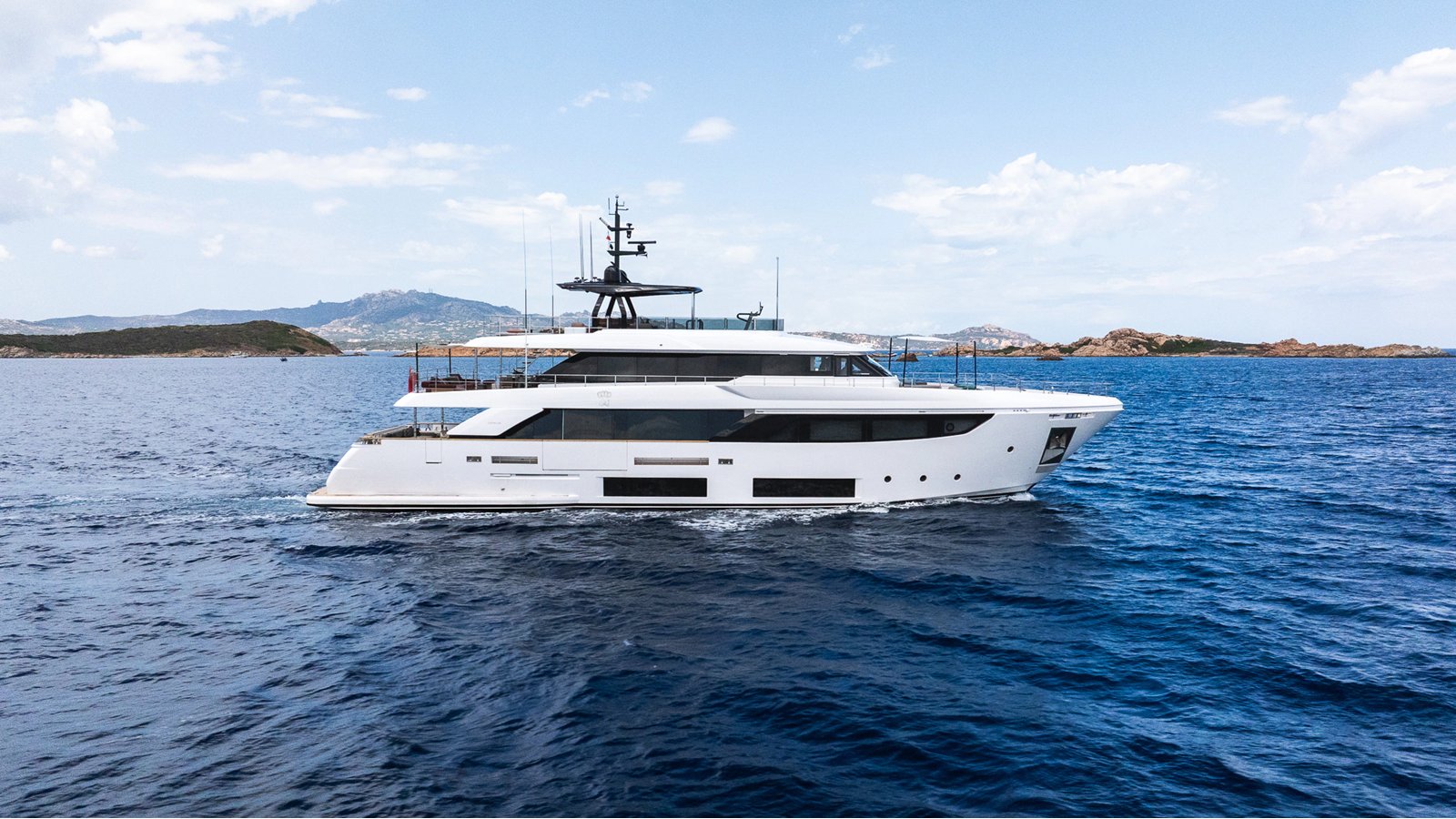 Custom Line Motor Yacht QUEEN J III For Sale