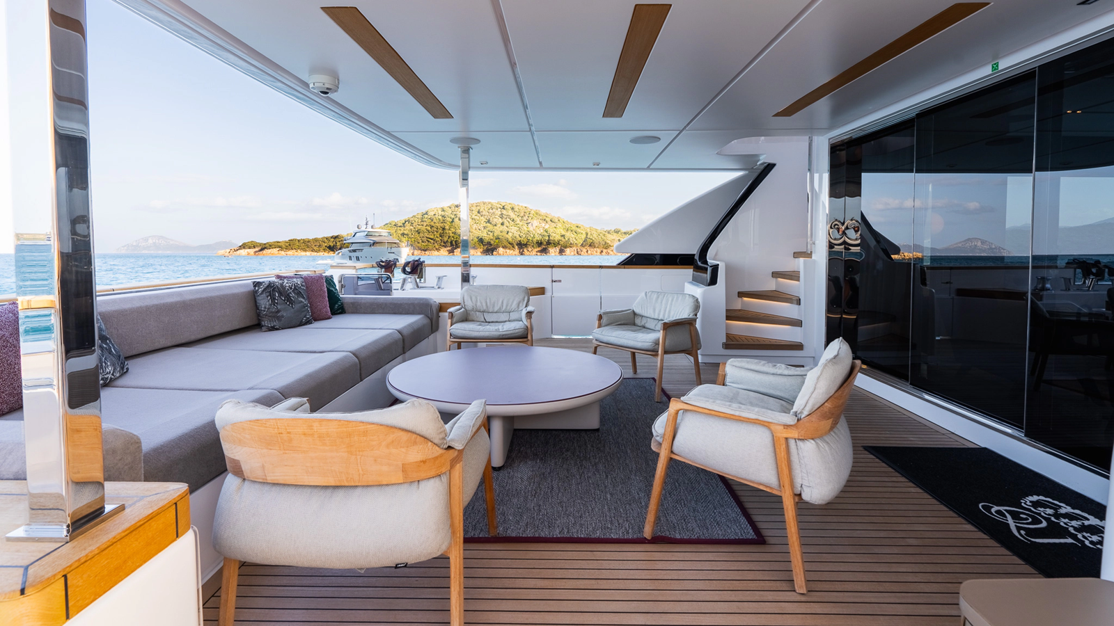 Custom Line Motor Yacht QUEEN J III For Sale