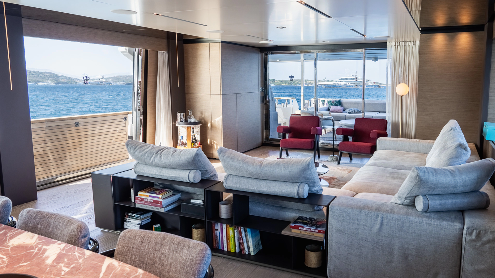 Custom Line Motor Yacht QUEEN J III For Sale