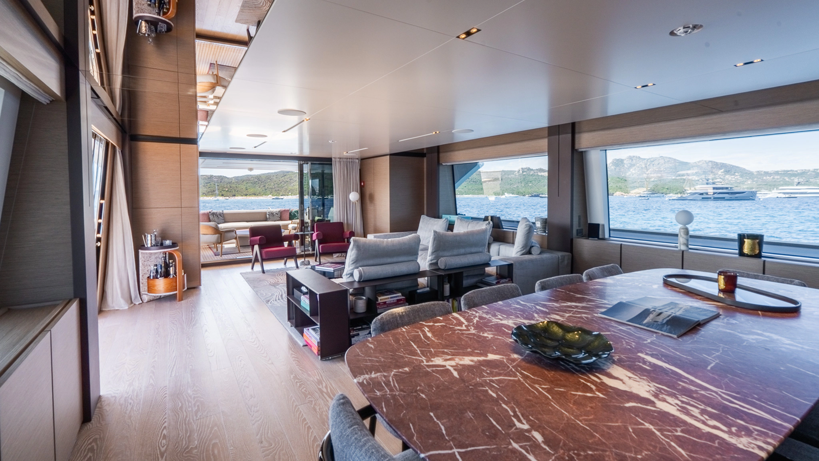 Custom Line Motor Yacht QUEEN J III For Sale