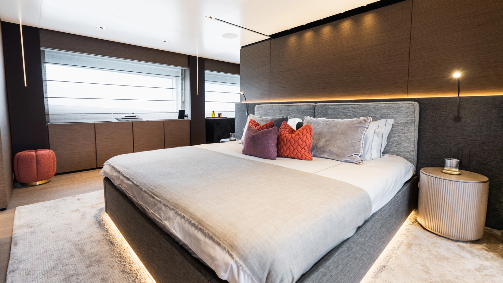Custom Line Motor Yacht QUEEN J III For Sale
