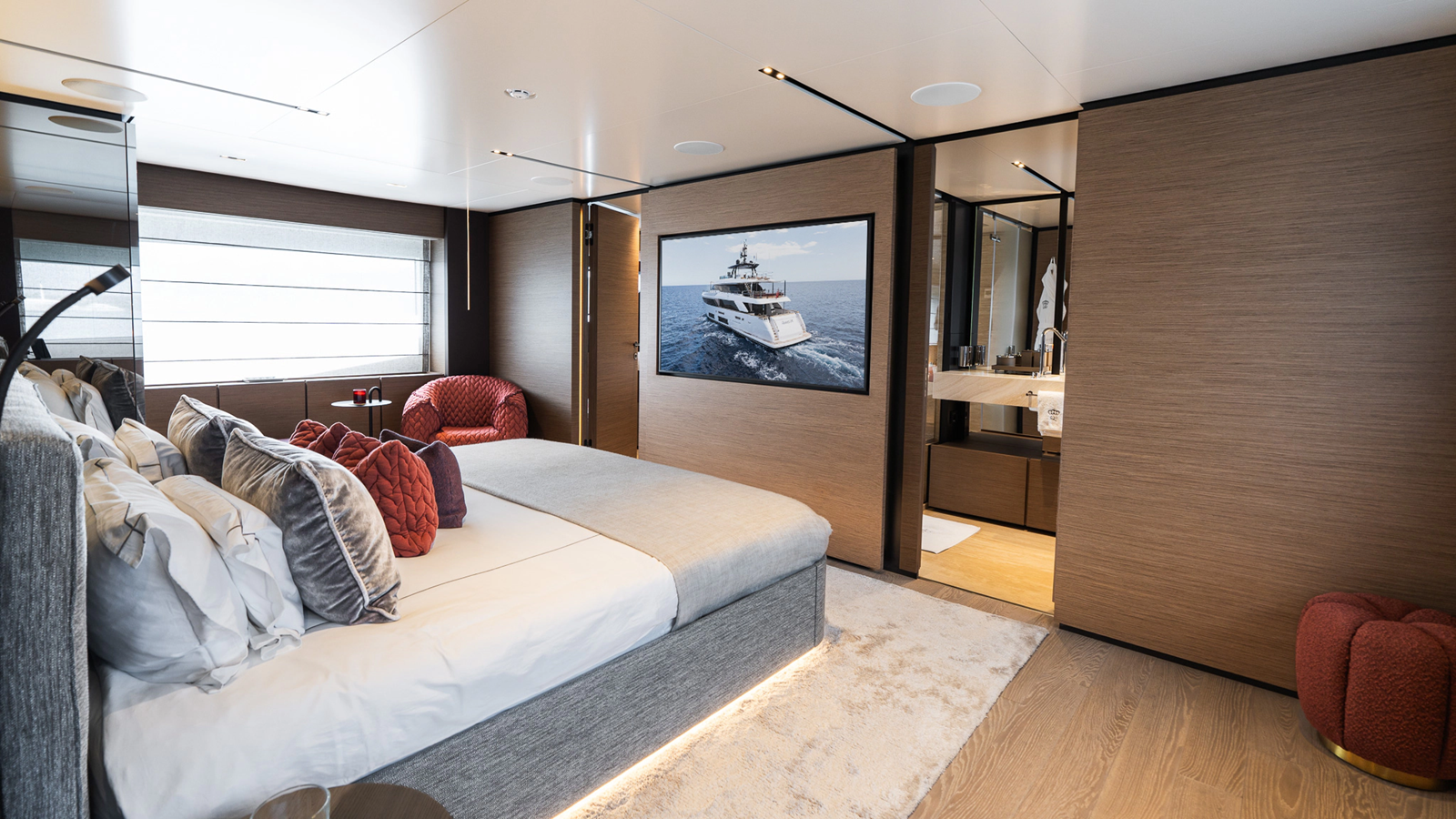 Custom Line Motor Yacht QUEEN J III For Sale