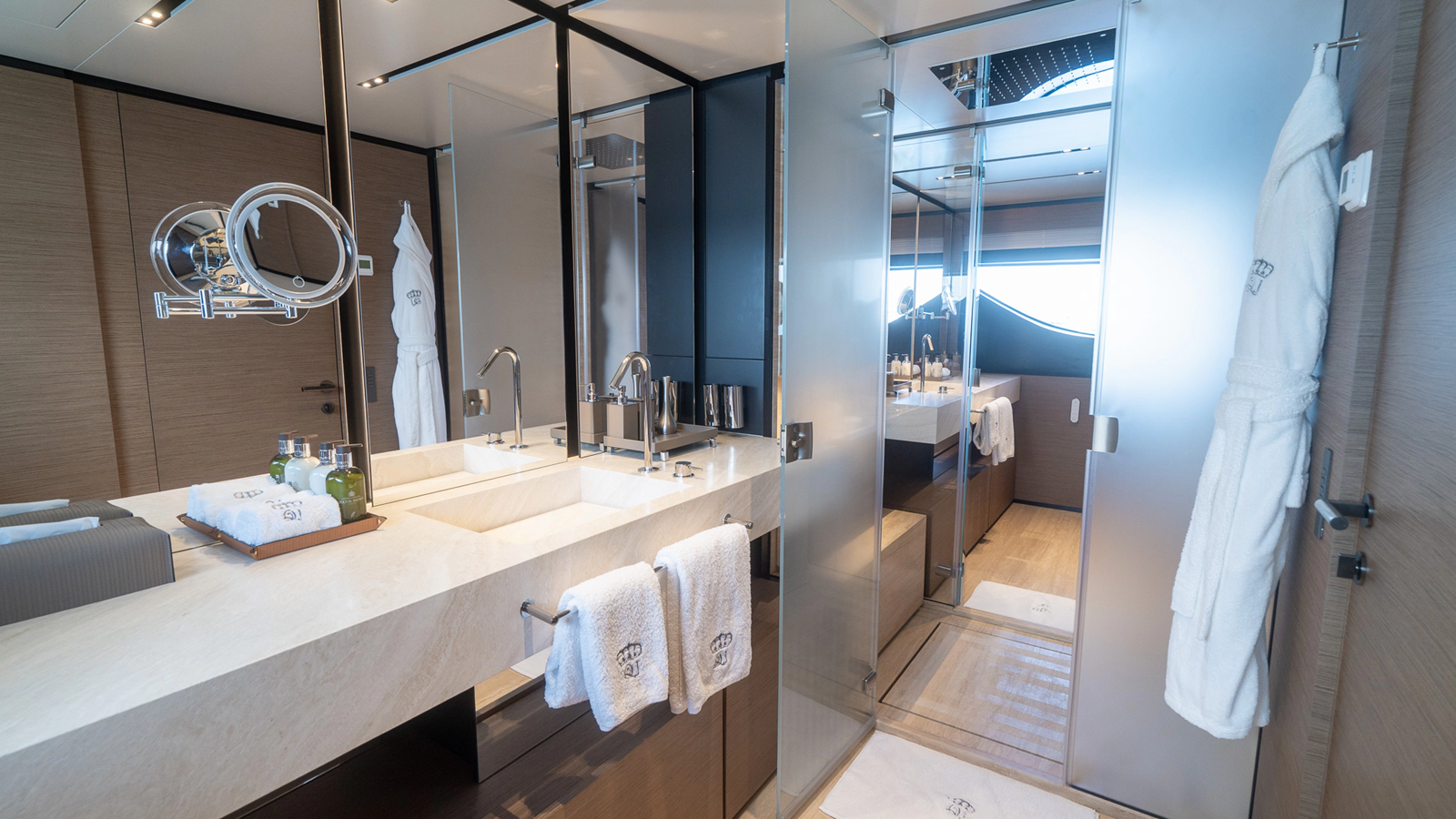 Custom Line Motor Yacht QUEEN J III For Sale