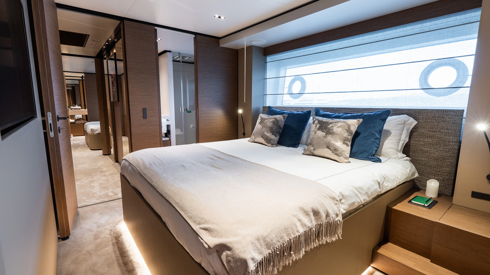 Custom Line Motor Yacht QUEEN J III For Sale