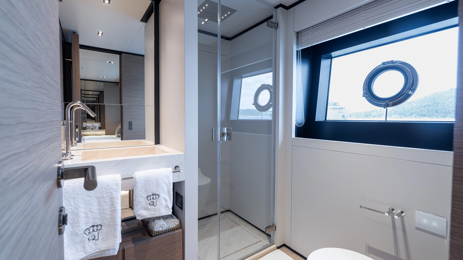 Custom Line Motor Yacht QUEEN J III For Sale