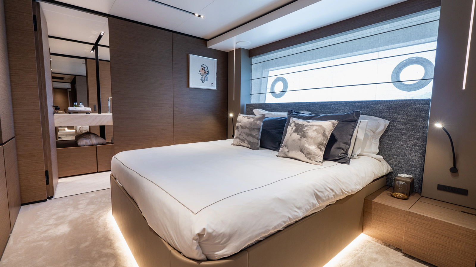 Custom Line Motor Yacht QUEEN J III For Sale