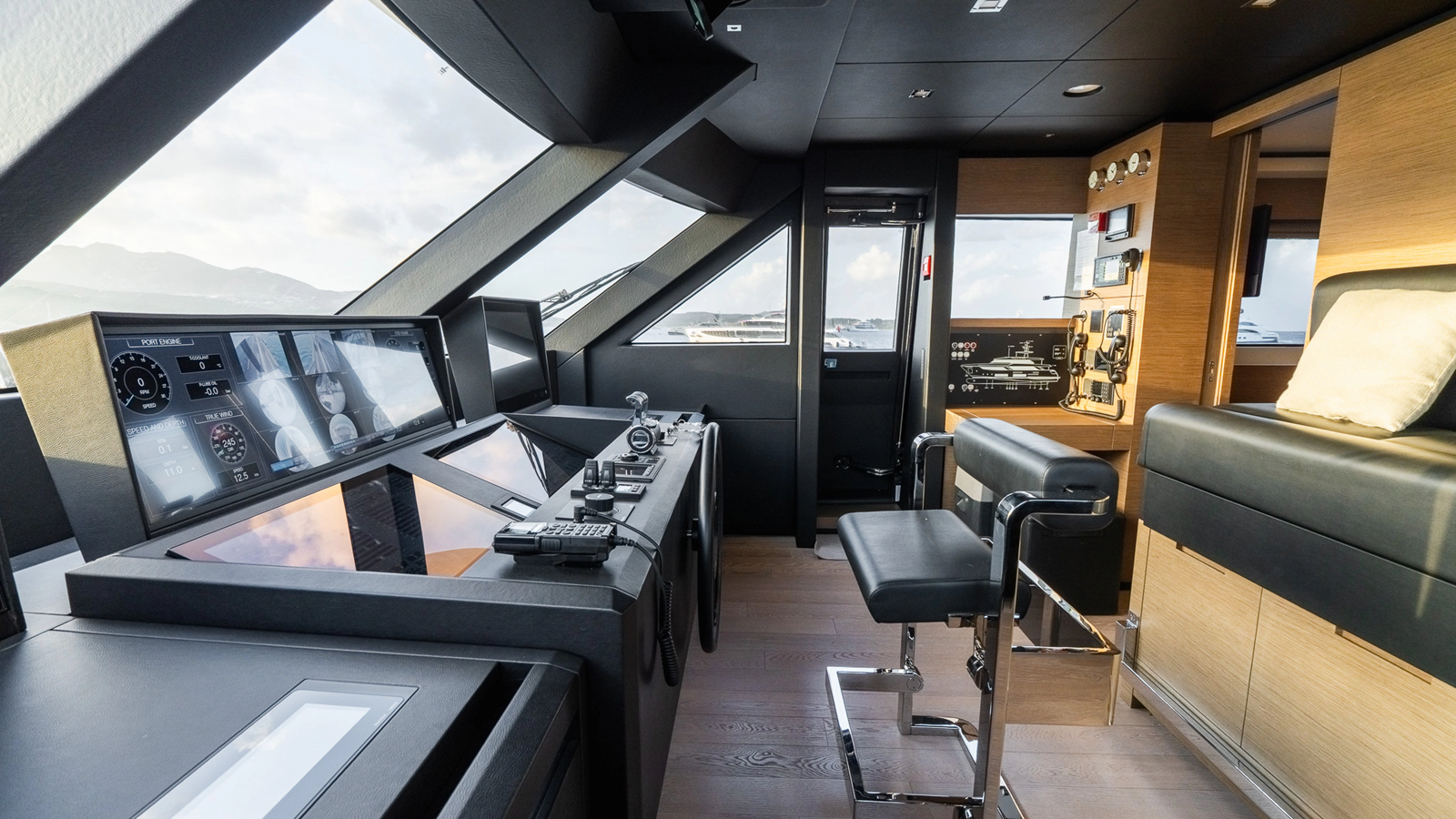 Custom Line Motor Yacht QUEEN J III For Sale