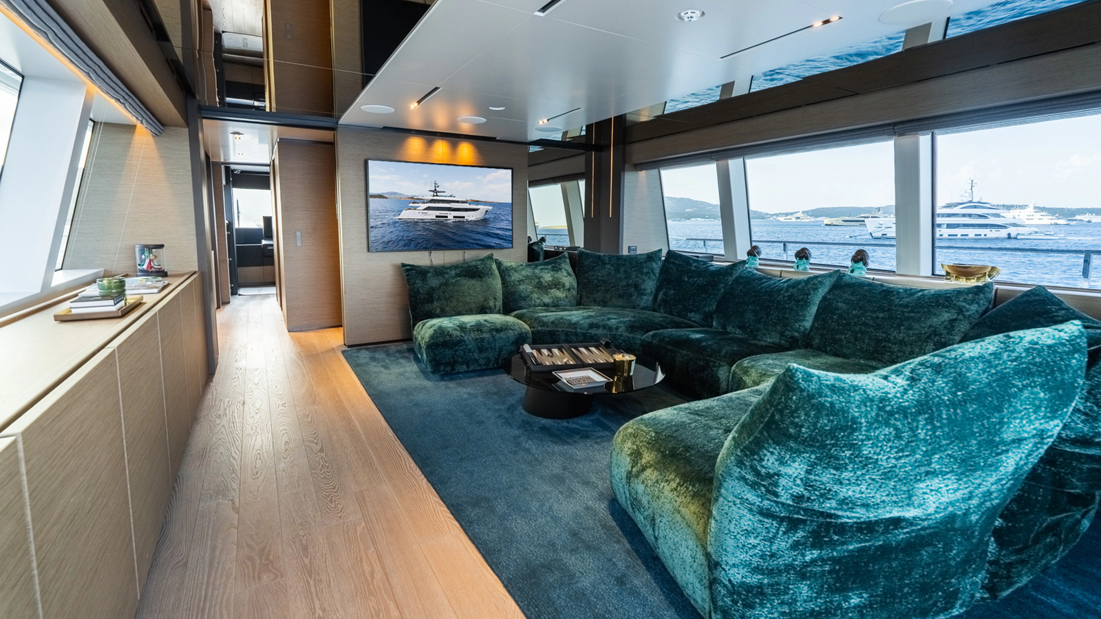 Custom Line Motor Yacht QUEEN J III For Sale
