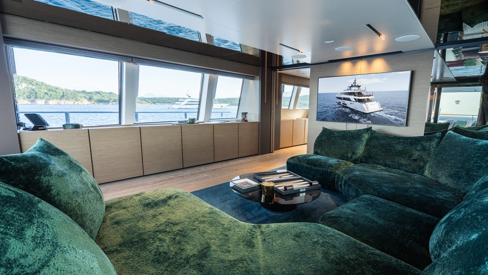 Custom Line Motor Yacht QUEEN J III For Sale