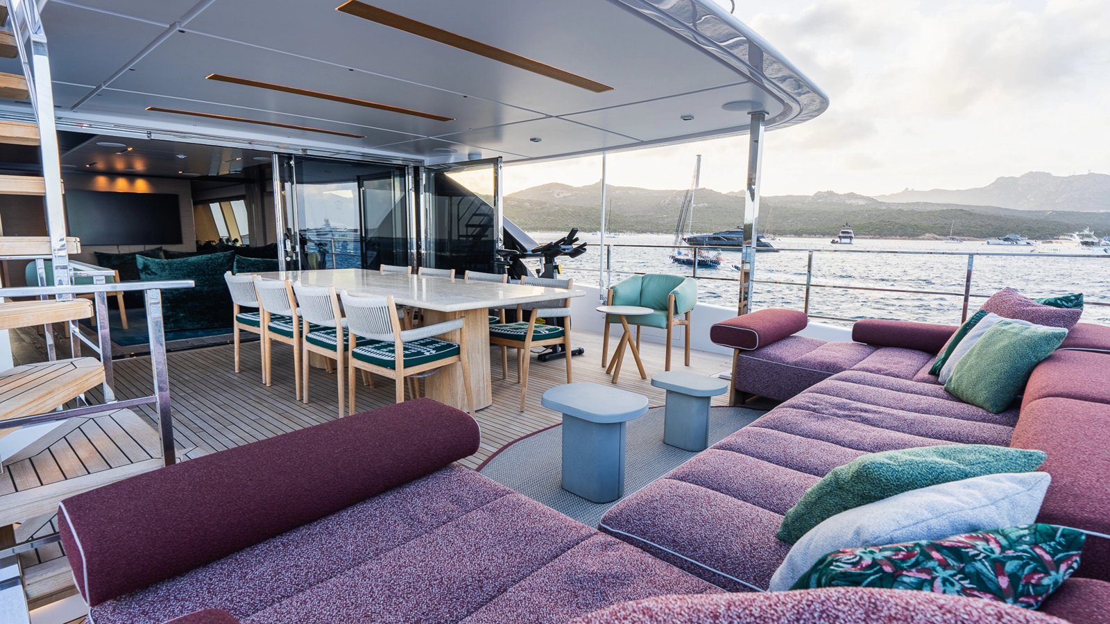 Custom Line Motor Yacht QUEEN J III For Sale