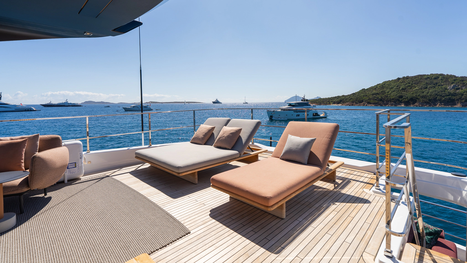 Custom Line Motor Yacht QUEEN J III For Sale