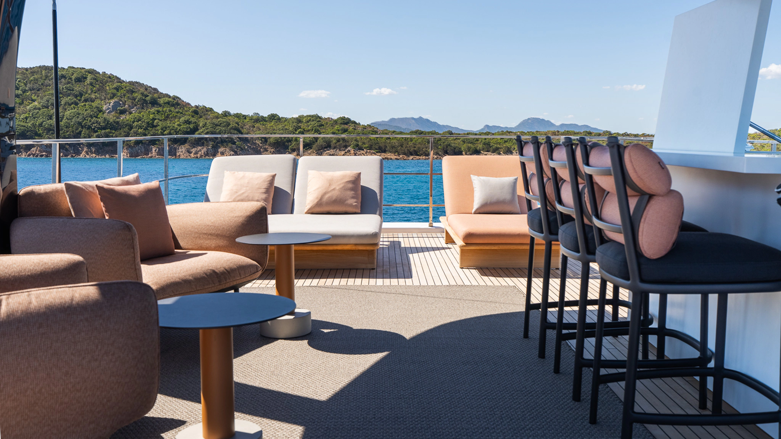 Custom Line Motor Yacht QUEEN J III For Sale