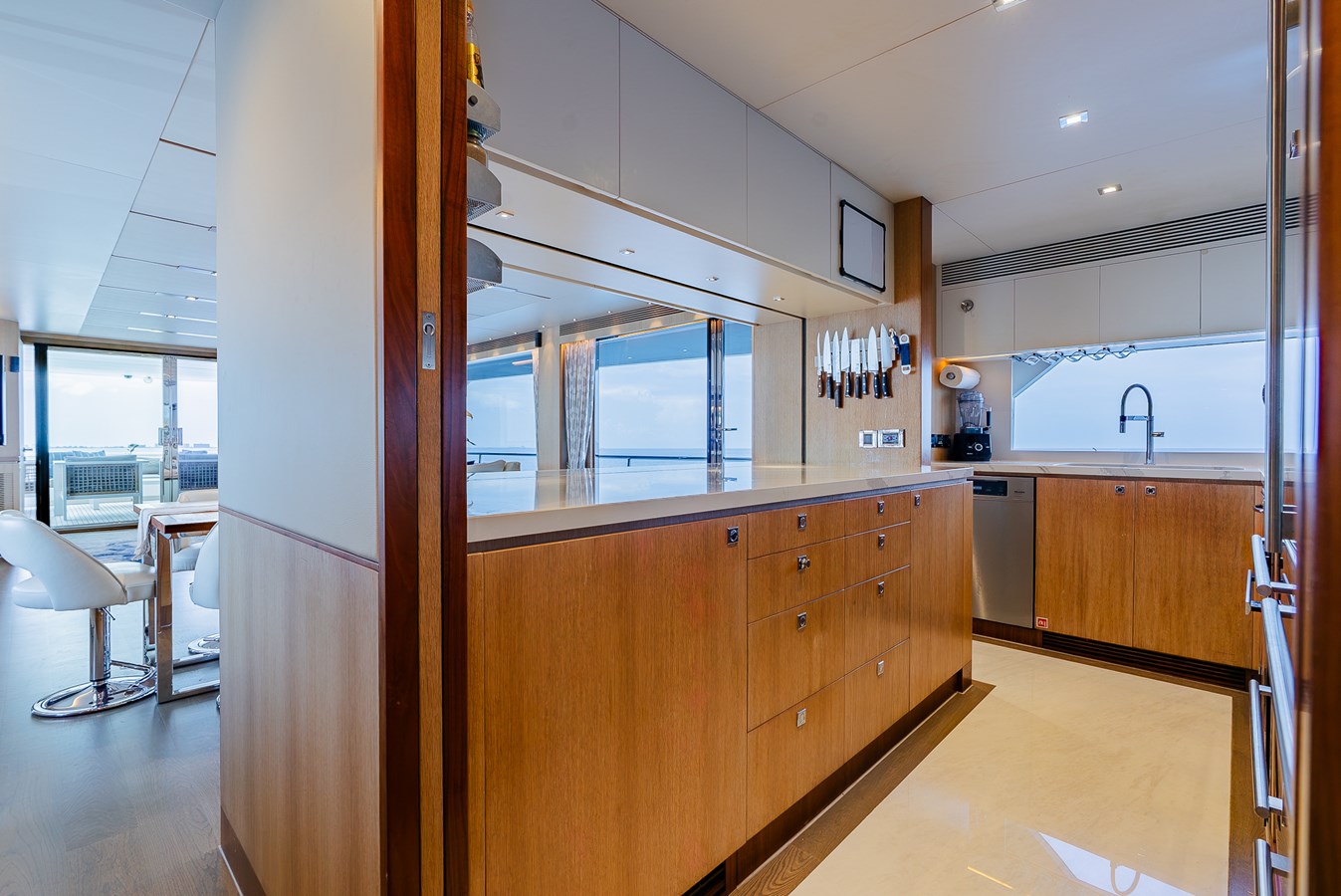 Horizon Motor Yachts Cruising Yacht AQUA LIFE For Sale