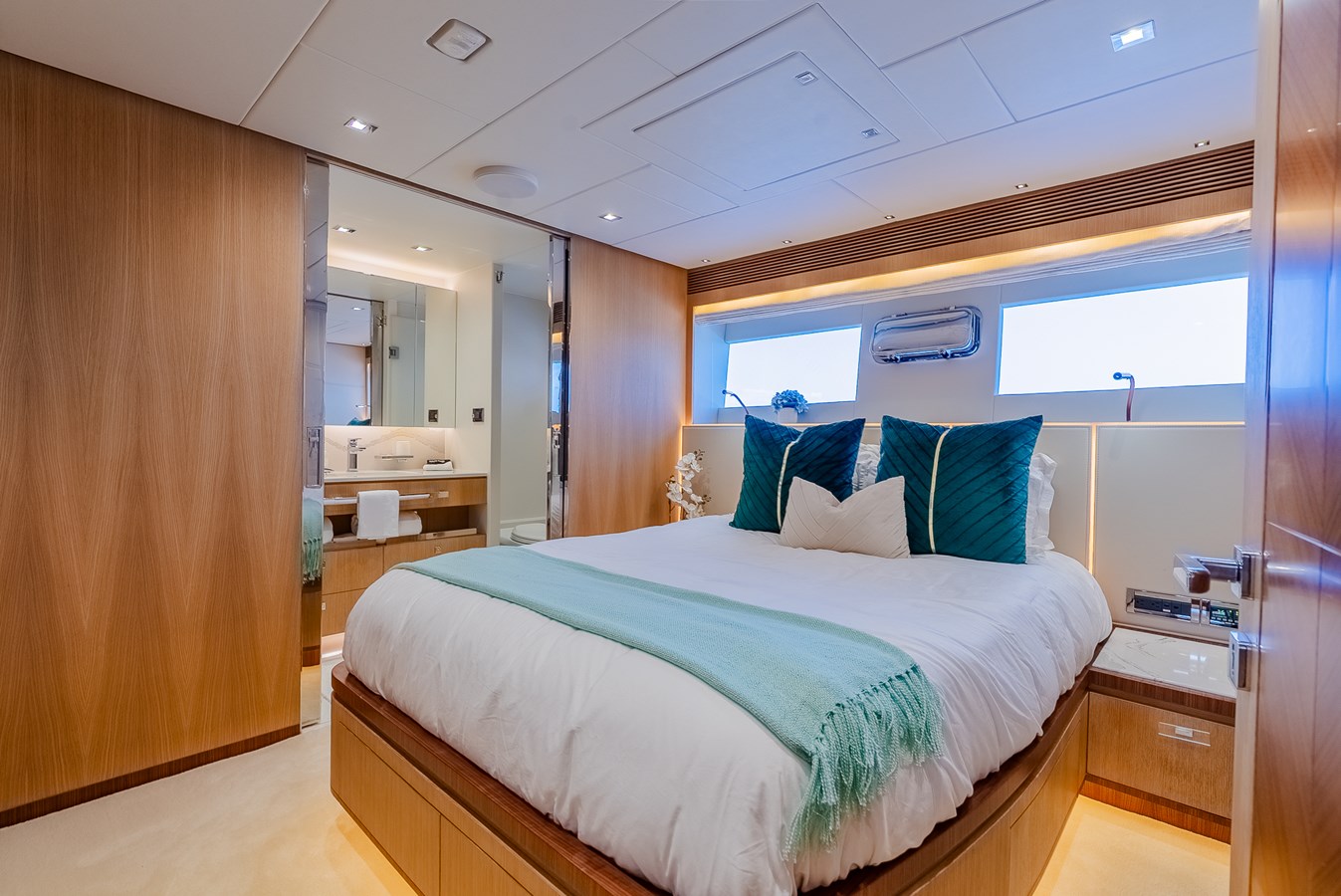Horizon Motor Yachts Cruising Yacht AQUA LIFE For Sale