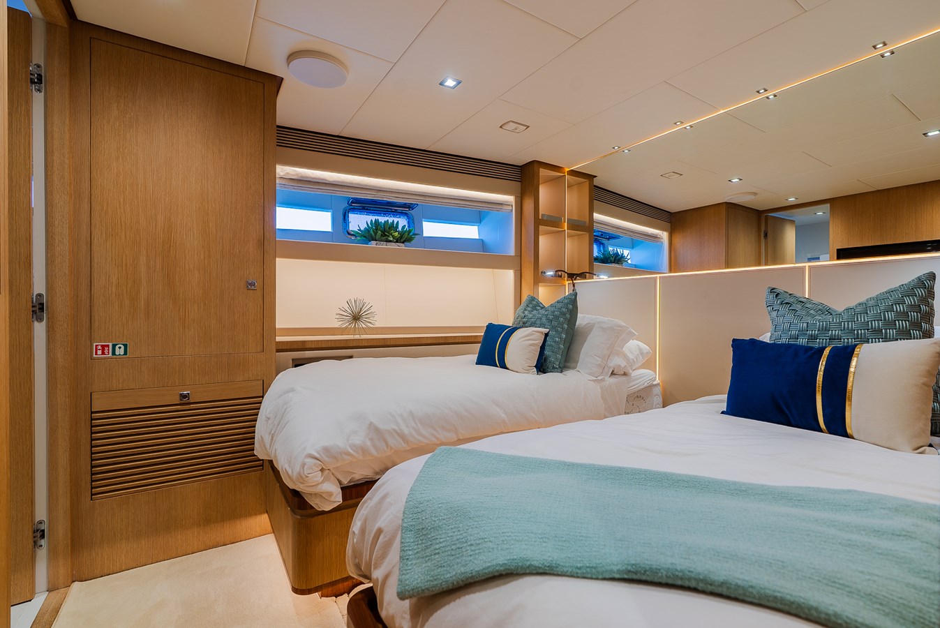 Horizon Motor Yachts Cruising Yacht AQUA LIFE For Sale
