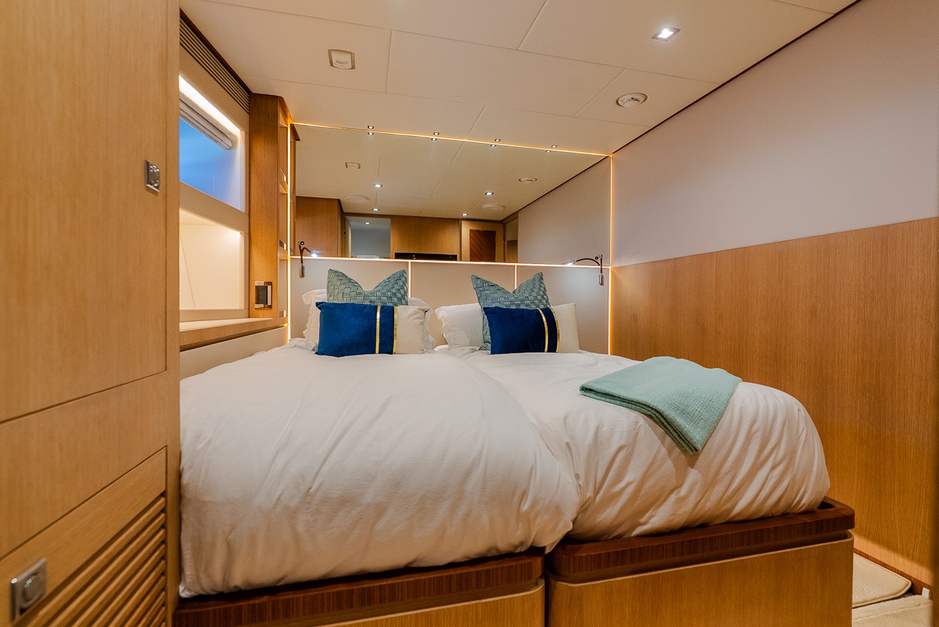 Horizon Motor Yachts Cruising Yacht AQUA LIFE For Sale