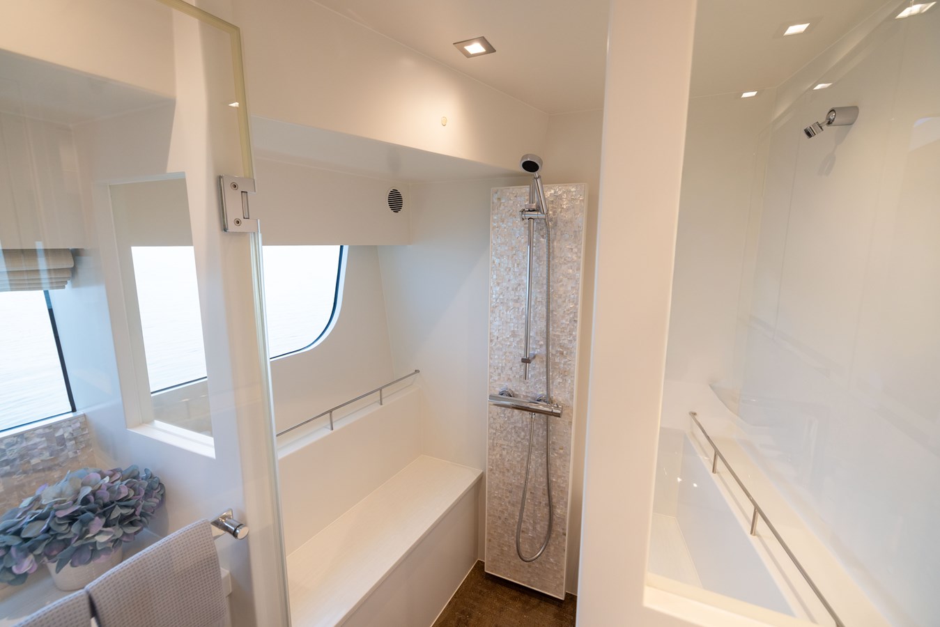 Horizon Motor Yachts Catamaran LORAX For Sale