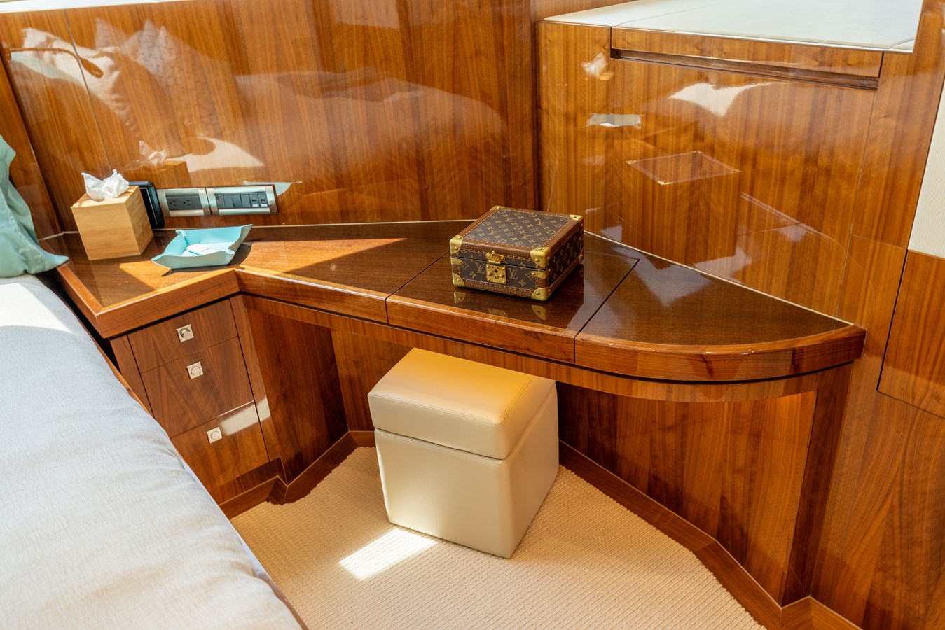 Horizon Motor Yachts Catamaran LORAX For Sale