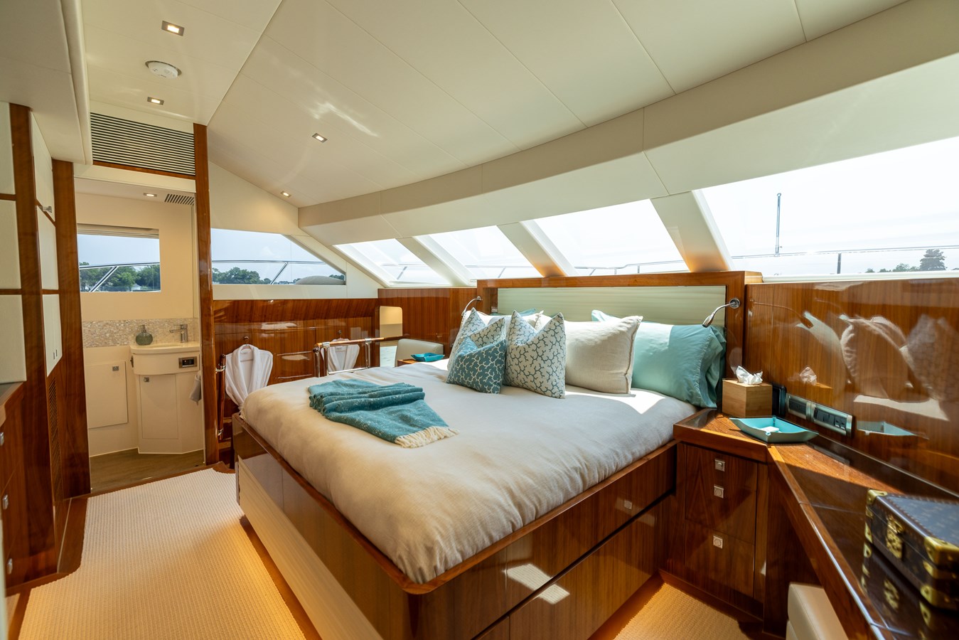 Horizon Motor Yachts Catamaran LORAX For Sale