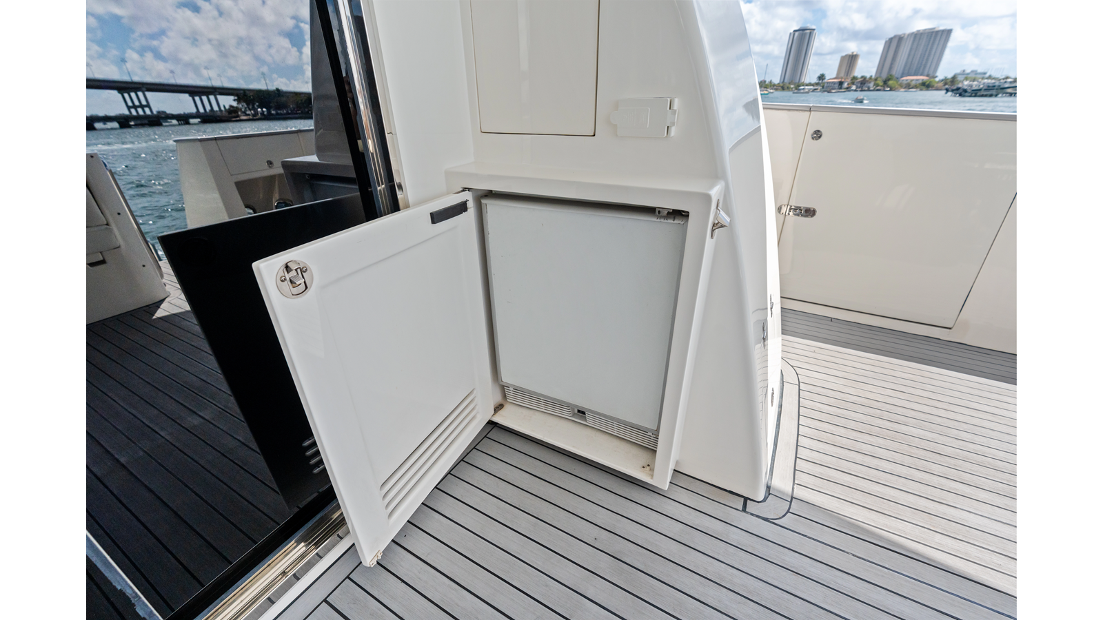 Johnson Motor Yacht Aleniel For Sale