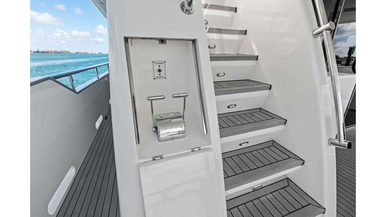 Johnson Motor Yacht Aleniel For Sale