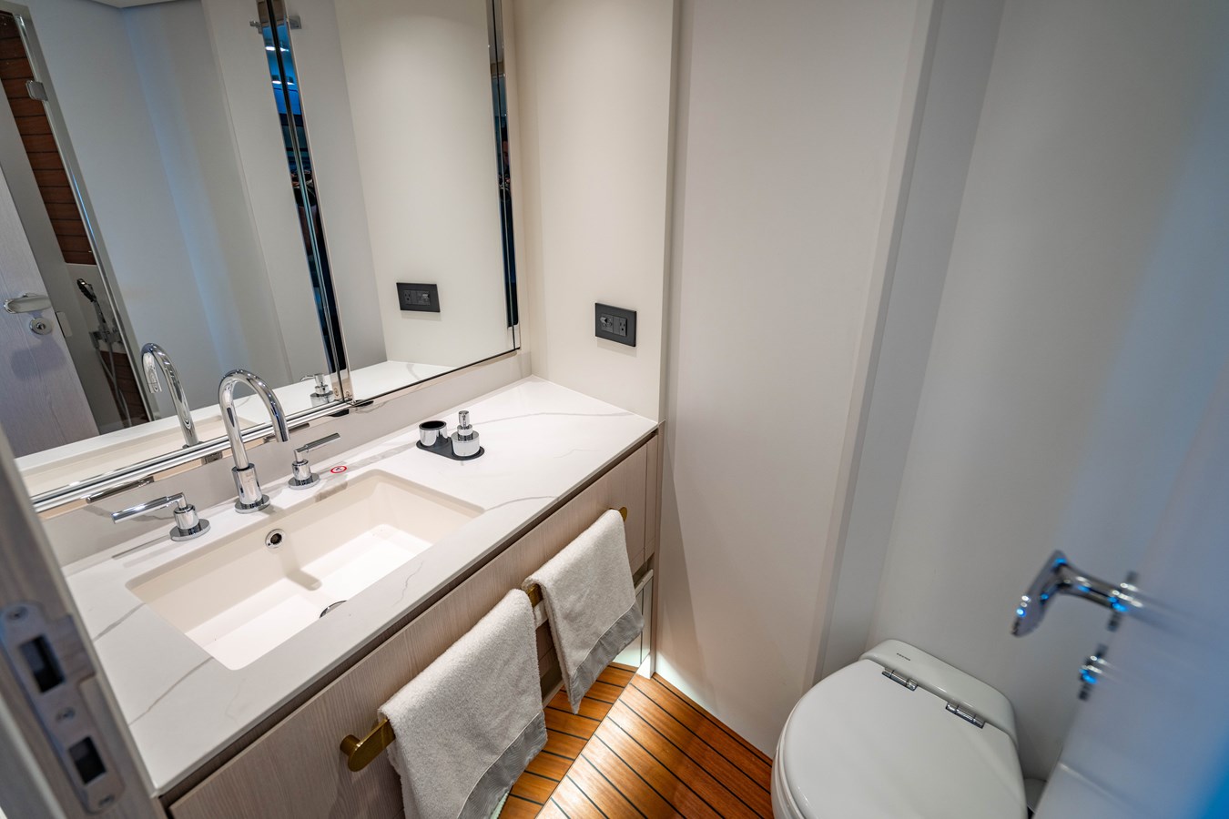 Azimut Yachts Motor Yacht Plane To Sea For Sale