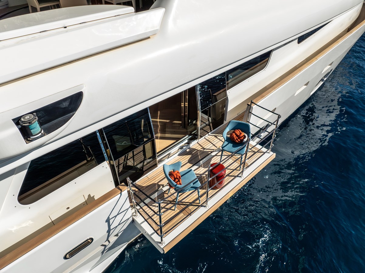 Custom Line Motor Boat CENTURION For Sale