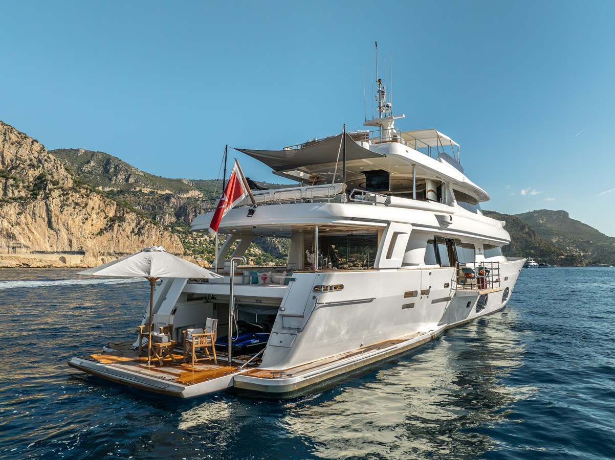 Custom Line Motor Boat CENTURION For Sale