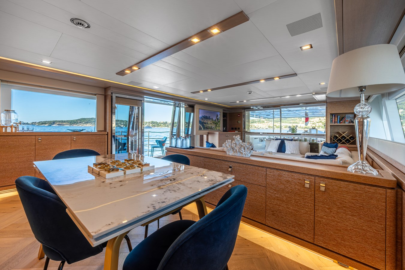 Custom Line Motor Boat CENTURION For Sale