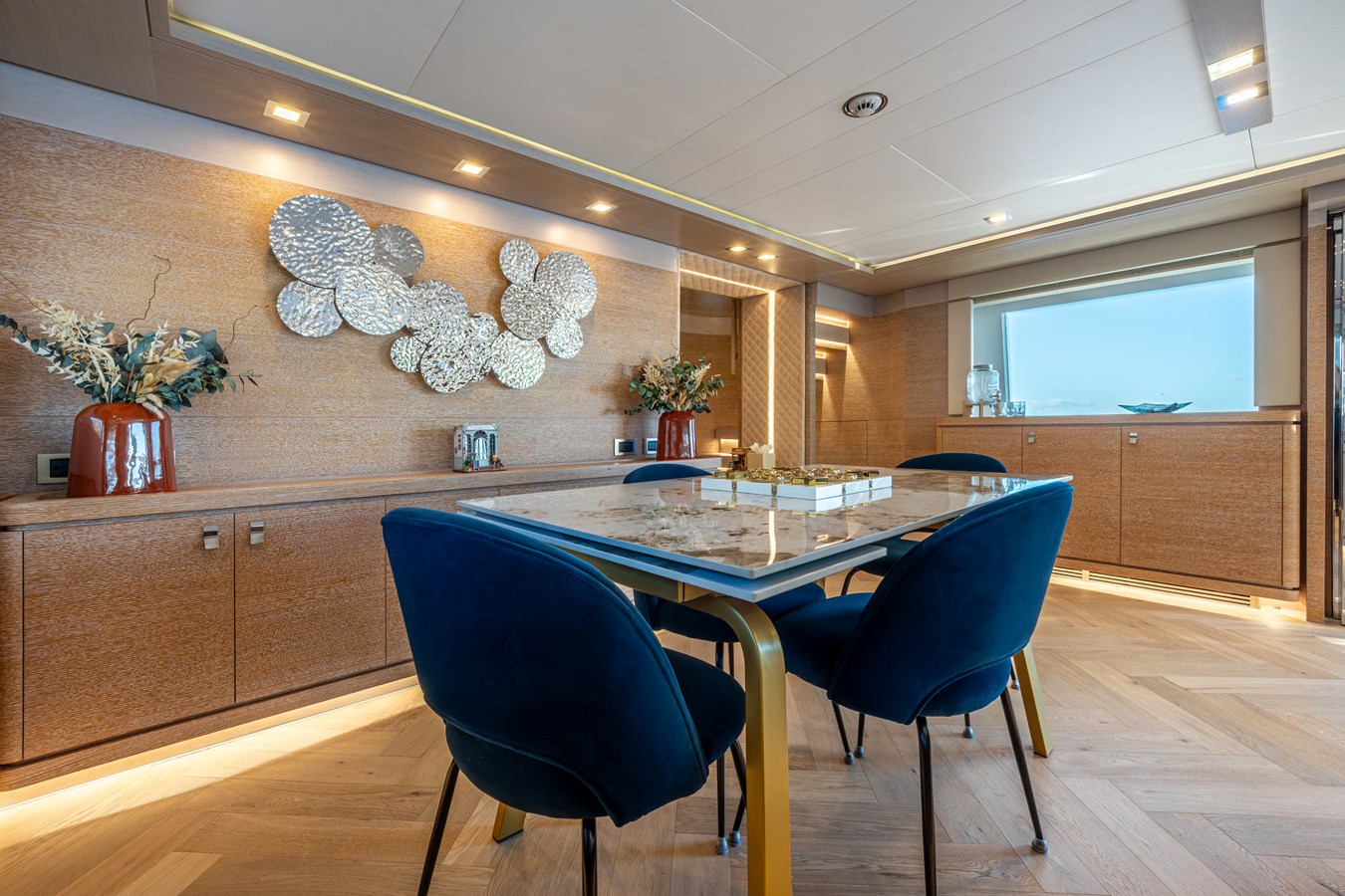 Custom Line Motor Boat CENTURION For Sale