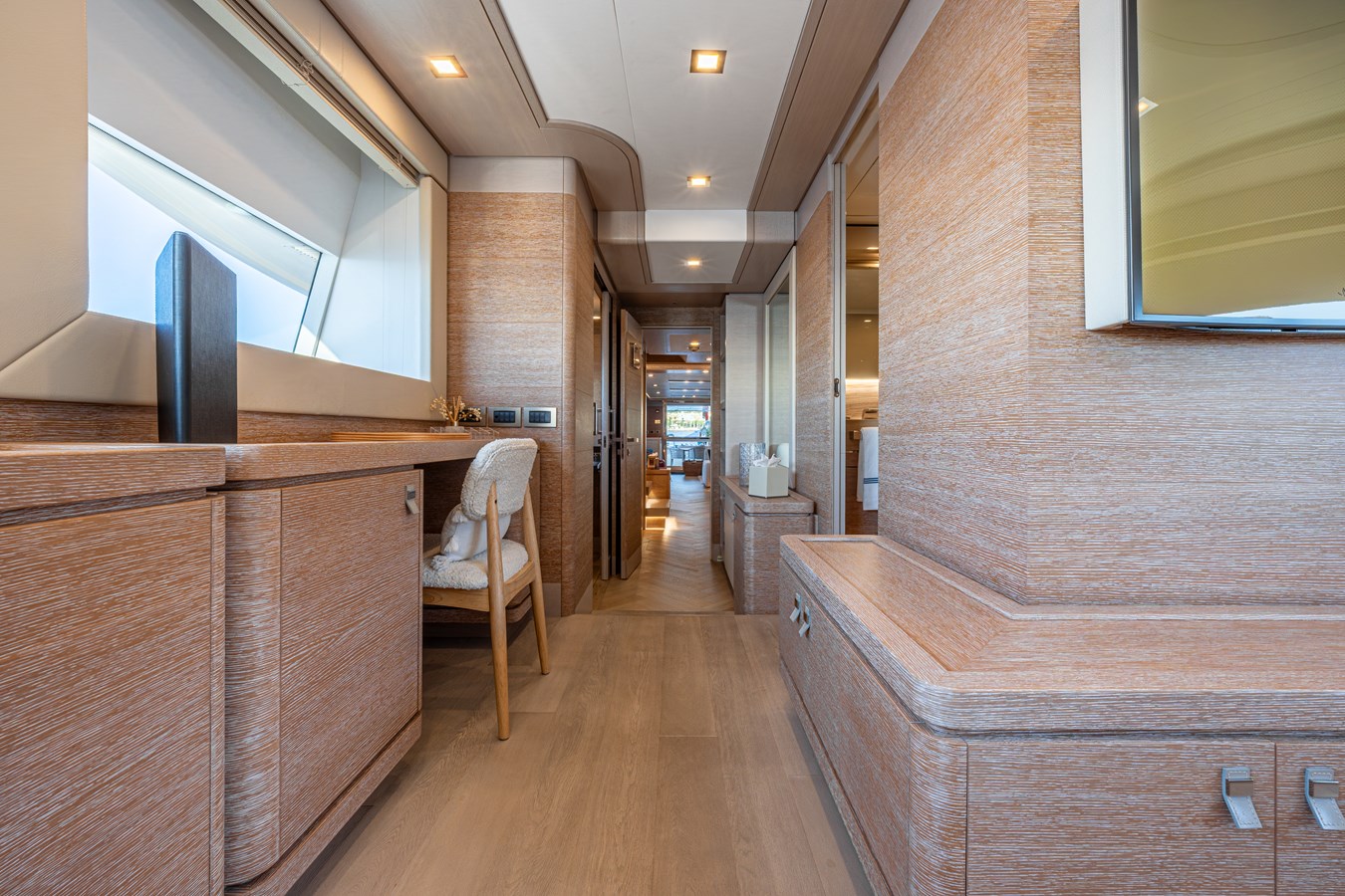 Custom Line Motor Boat CENTURION For Sale