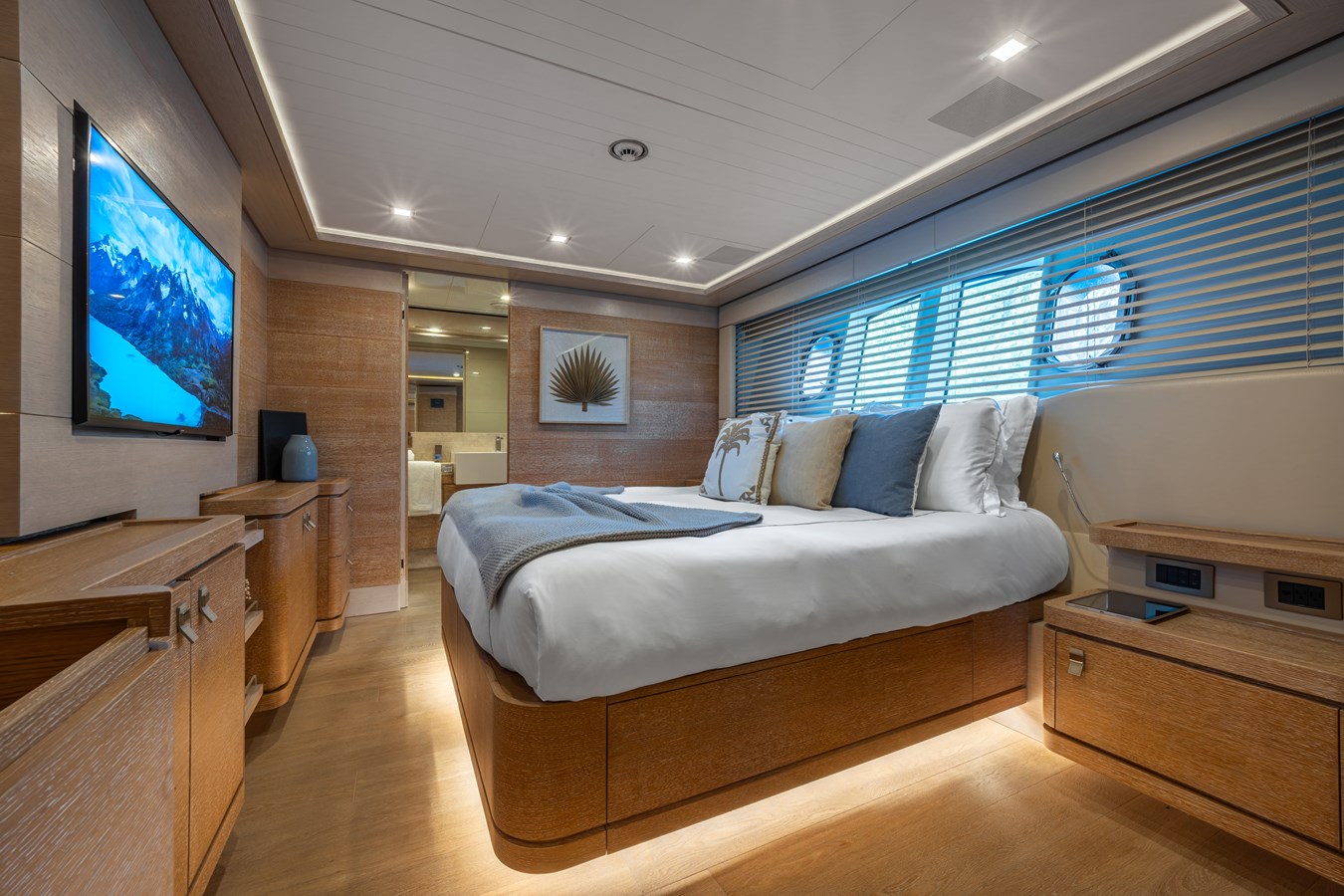 Custom Line Motor Boat CENTURION For Sale