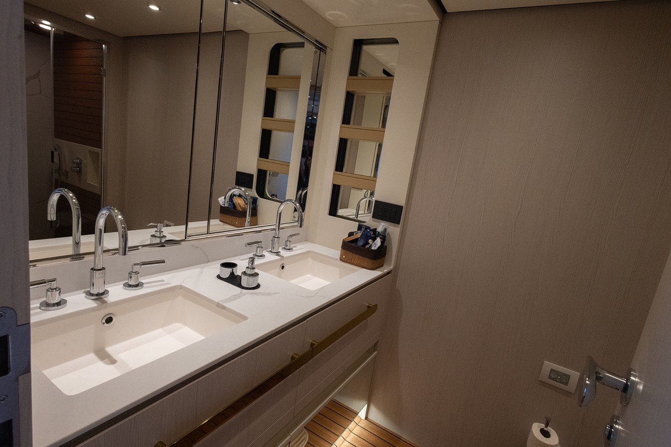 Azimut Yachts Motor Yacht MILES For Sale