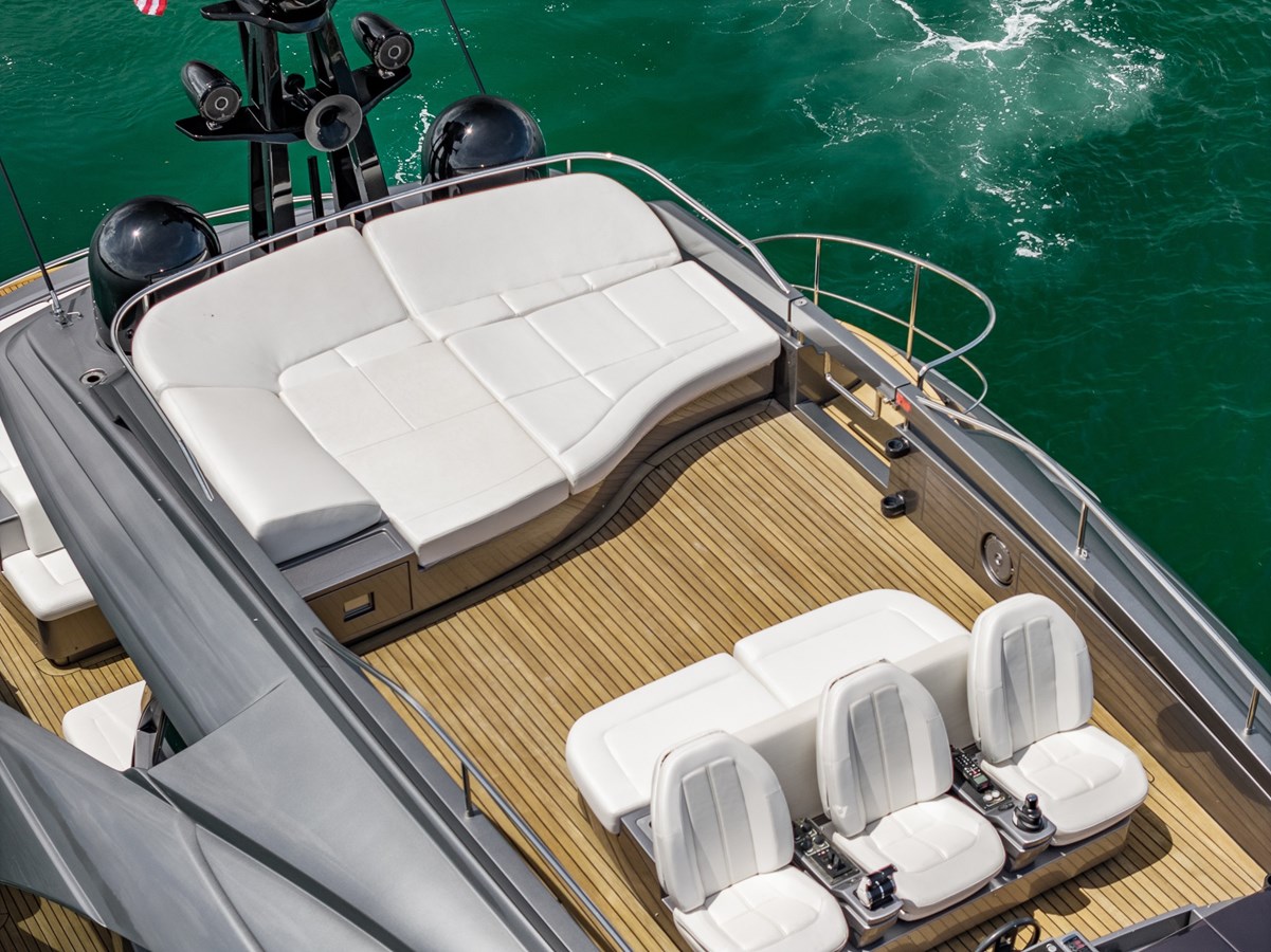 Pershing Motor Yacht ON THE MOVE For Sale
