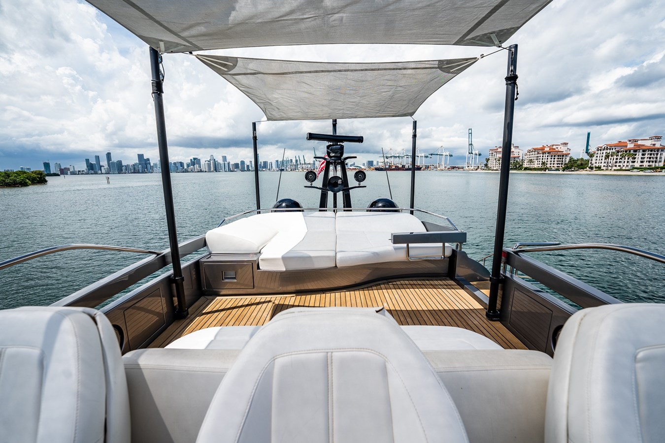 Pershing Motor Yacht ON THE MOVE For Sale