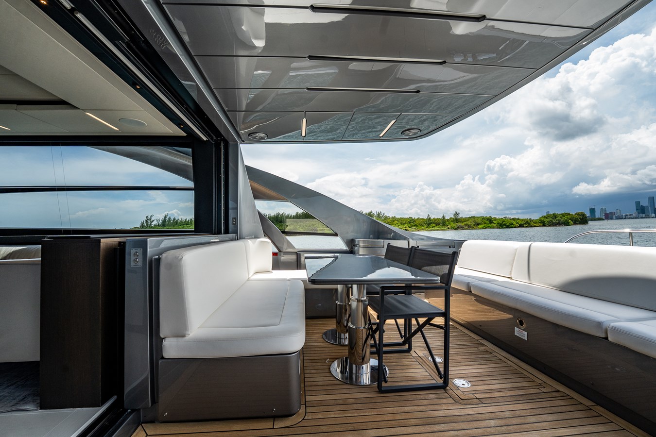 Pershing Motor Yacht ON THE MOVE For Sale