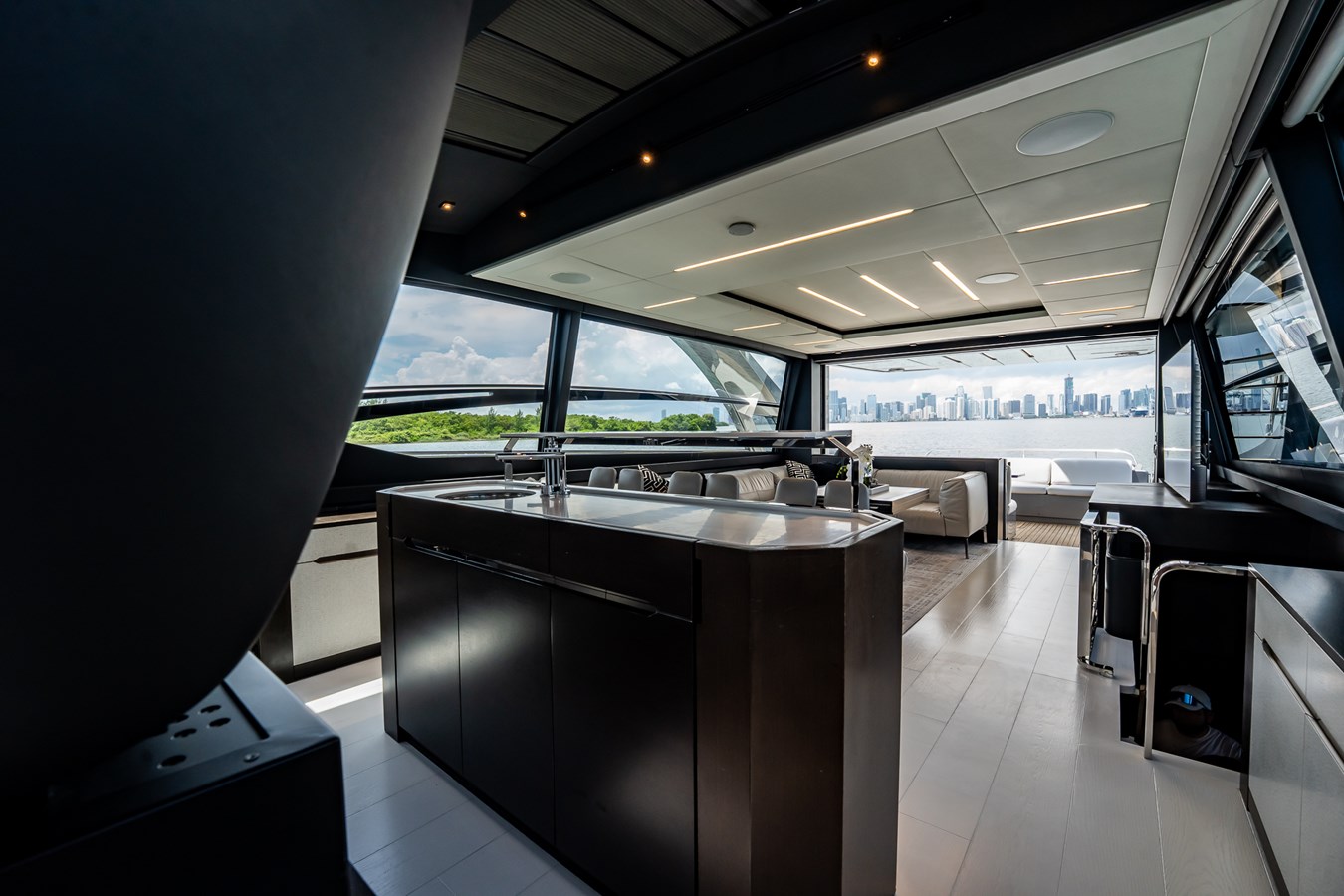 Pershing Motor Yacht ON THE MOVE For Sale