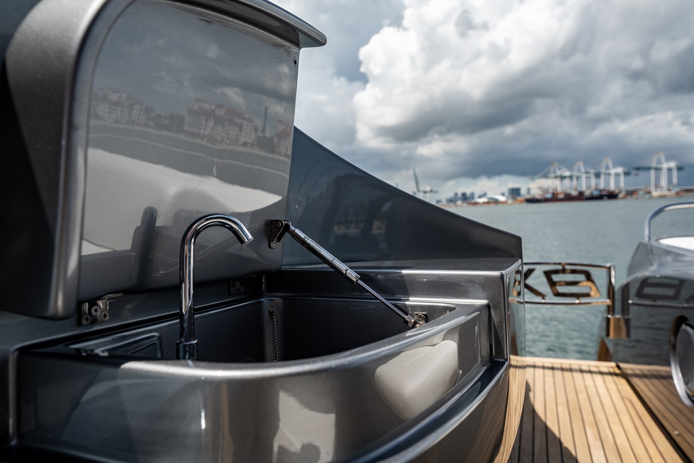 Pershing Motor Yacht ON THE MOVE For Sale
