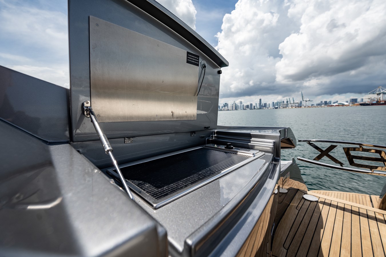 Pershing Motor Yacht ON THE MOVE For Sale