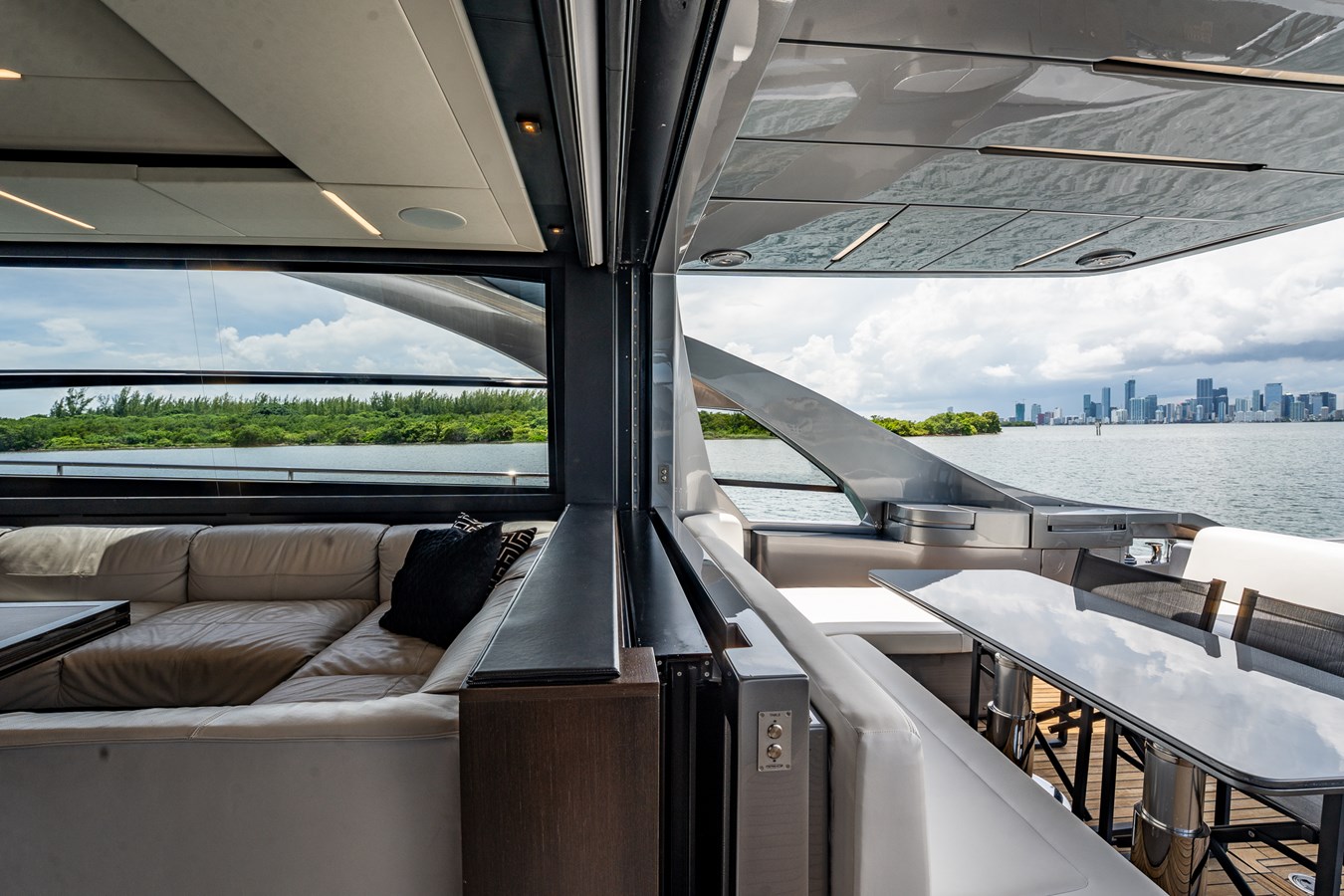 Pershing Motor Yacht ON THE MOVE For Sale