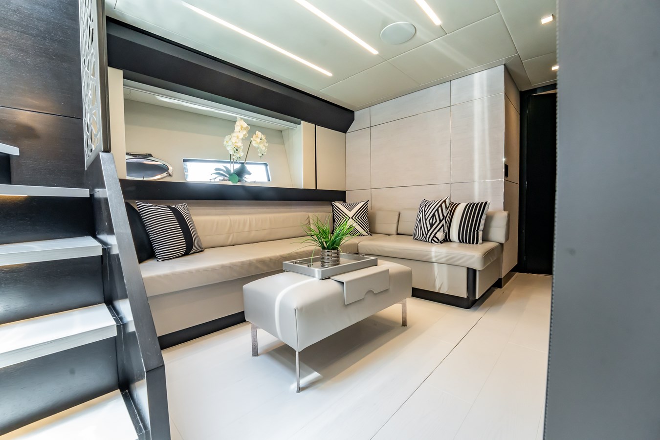 Pershing Motor Yacht ON THE MOVE For Sale